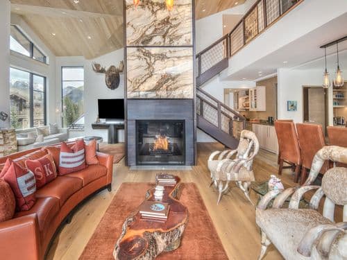 Golden Peak Penthouse - Image 2