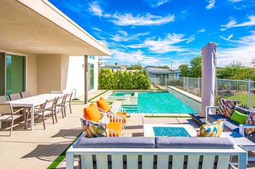 Wells Luxury - Image 1