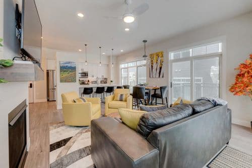 Hideaway Station Loft #14 - Image 2