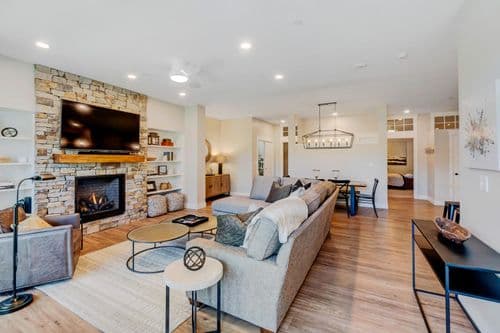 Hideaway Station Loft #305 - Image 2