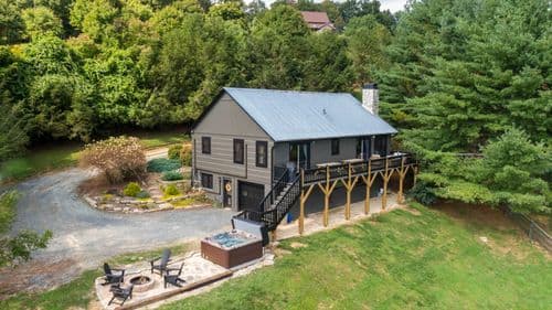 Horse Valley Lodge - Image 1