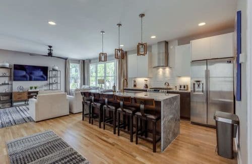 Broadway House - Image 2