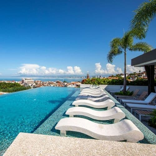 White Wave Residence - Image 1