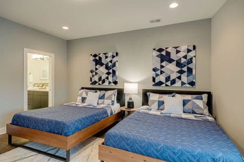 Charlotte Home - Image 2