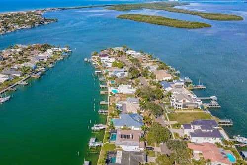 Island Estate Waterfront Villa - Image 42