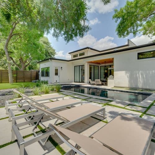 Austin Bella - Image 2