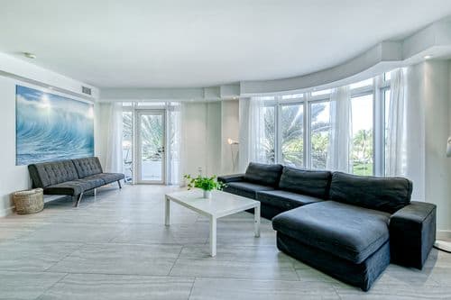 Heart of Sobe Residence - Image 2