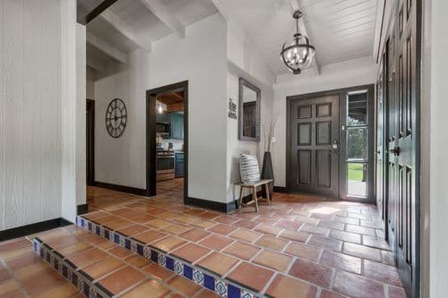 La Casa - Image 2