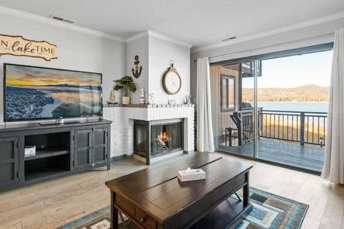 Lakehouse Retreat - Image 2