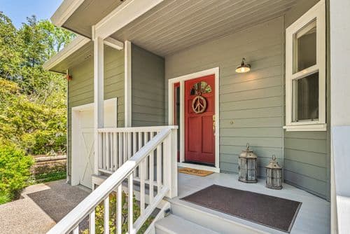 Creekside Cottage Home - Image 2