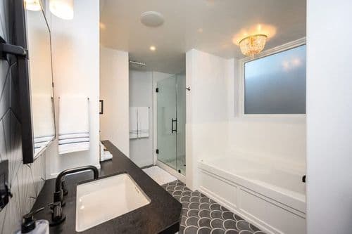 Elegant Ocean View Escape - Image 28