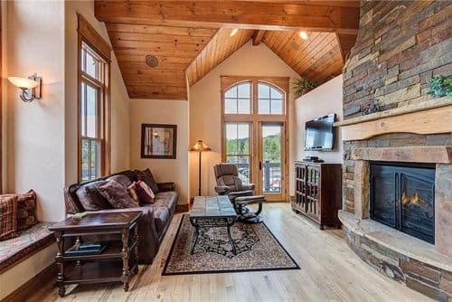 Majestic Mountain Views - Image 1
