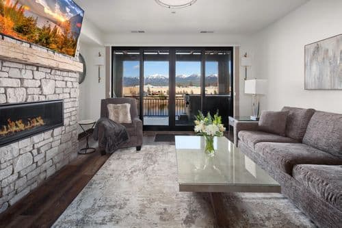 Majestic Mountains Retreat - Image 2