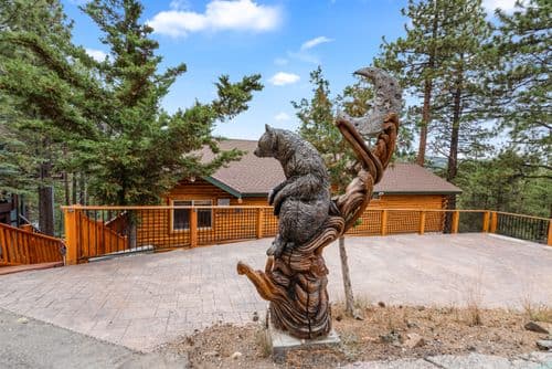 Moon Bear Lodge - Image 21