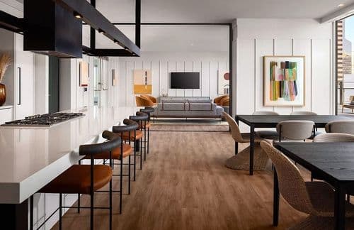 Upscale Downtown San Diego Stay - Image 35