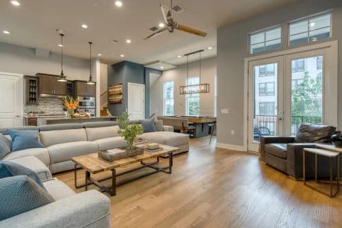 Town Lake Townhouse - Image 1