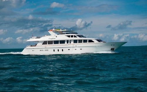 Beachfront Yacht - Image 2