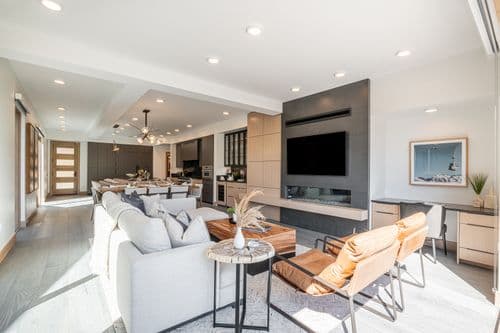 Kings Crown Condo #D203 - Image 2