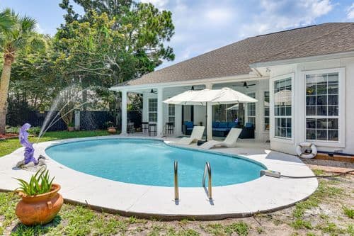 Poolside Paradise - Image 29