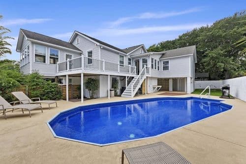 Isleview Escape - Image 1