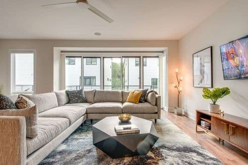 City Luxe - Image 1
