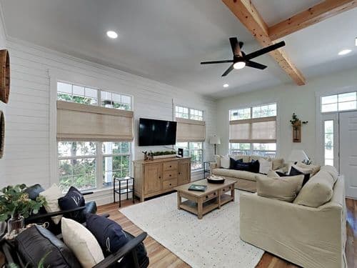 Wood Beach Retreat - Image 1