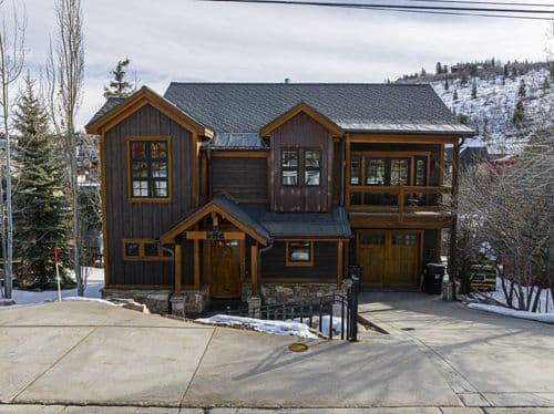 Powder Lodge - Image 1