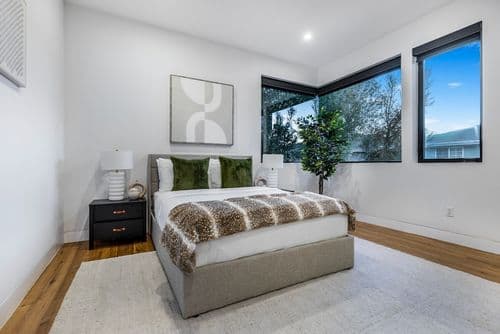 Skyline Luxury Haven - Image 2