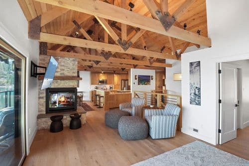 Soak in Luxury Lake Views - Image 2