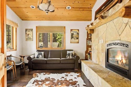 Summit Pine Lodge - Image 2