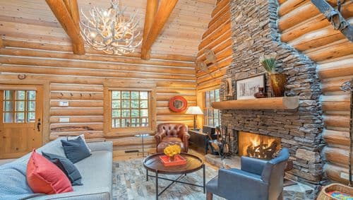 Yellow Brick Cabin - Image 27