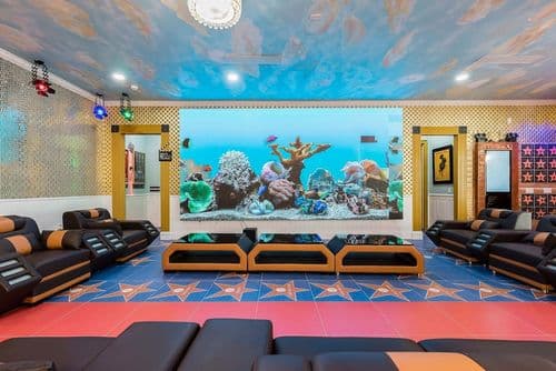 Hollywood Themed Mansion - Image 2