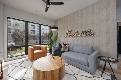 Vandy Vinyl - Image 2