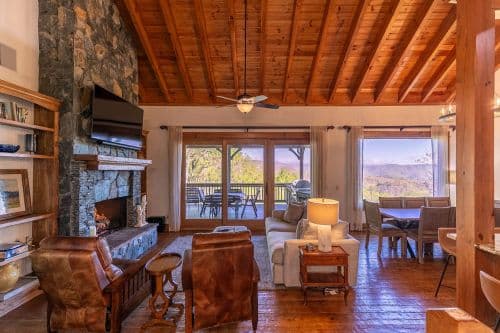 Blue Hole Lodge - Image 2