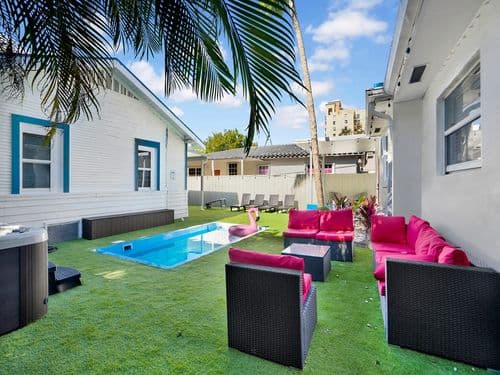 Bungalow House - Image 1