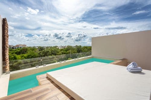 Maya Sky - Image 23