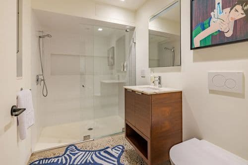 Empire House - Image 24