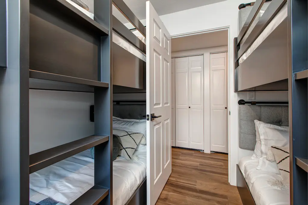 Last Run of the Day House - Image 28