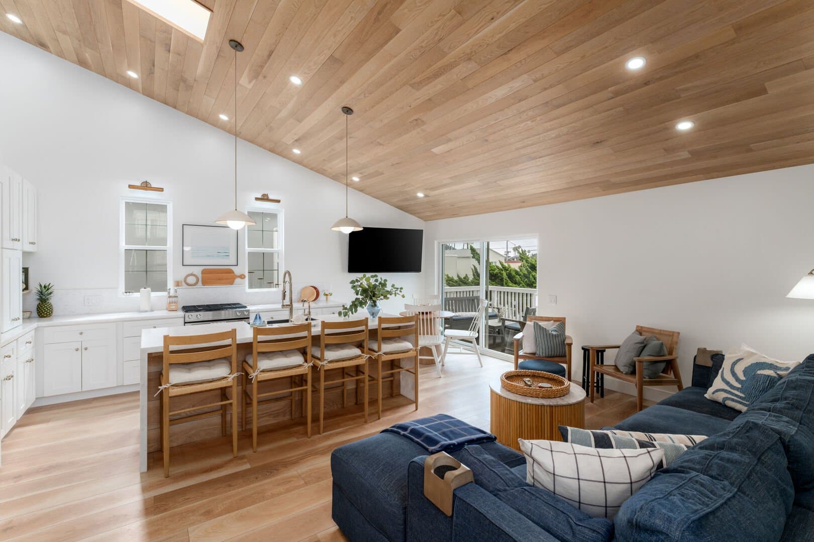 Island Paradise - Image 1