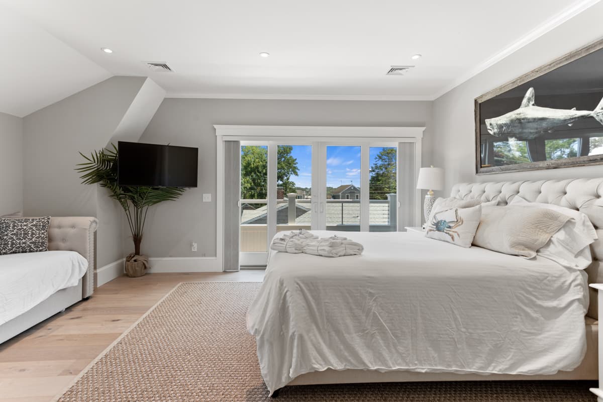 Shore Daze - Image 23