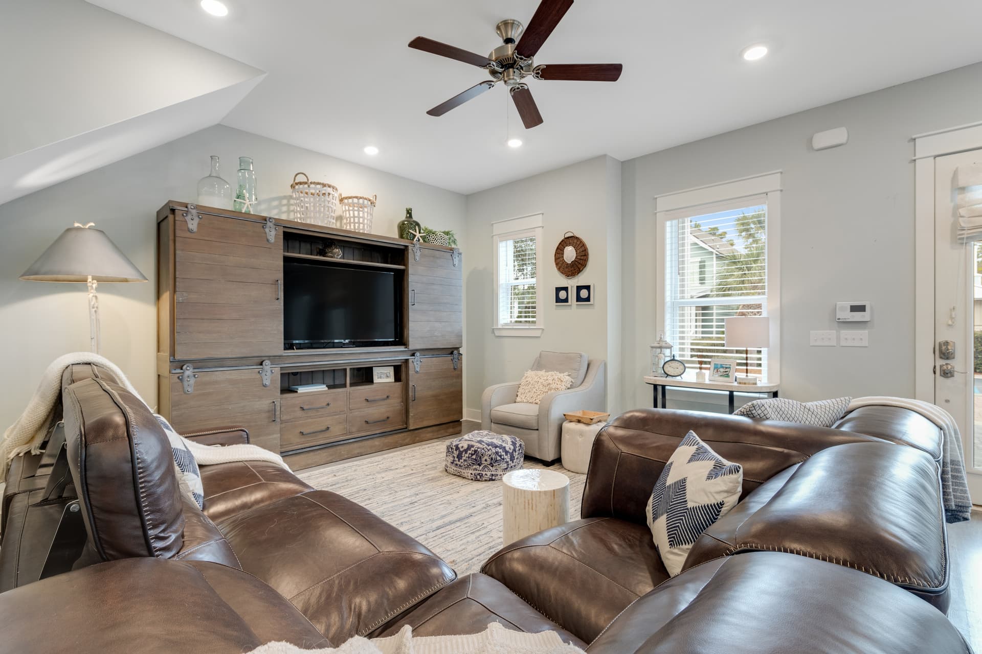 Porches N' Paradise House - Image 2