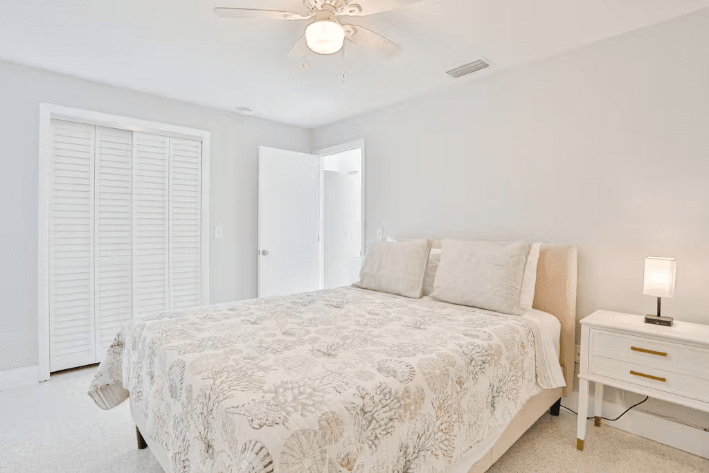 Corner by the Coast - Image 19