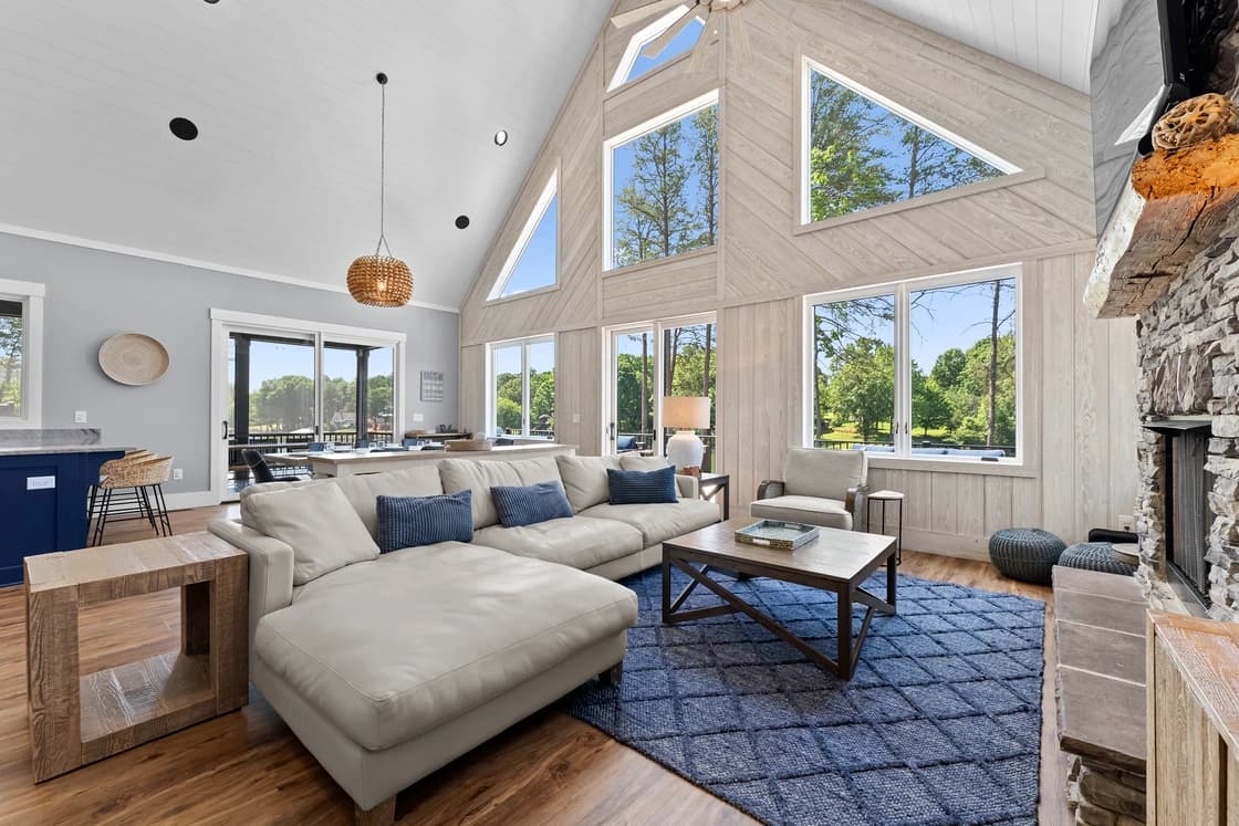 Lakefront Serenity Lodges - Image 4