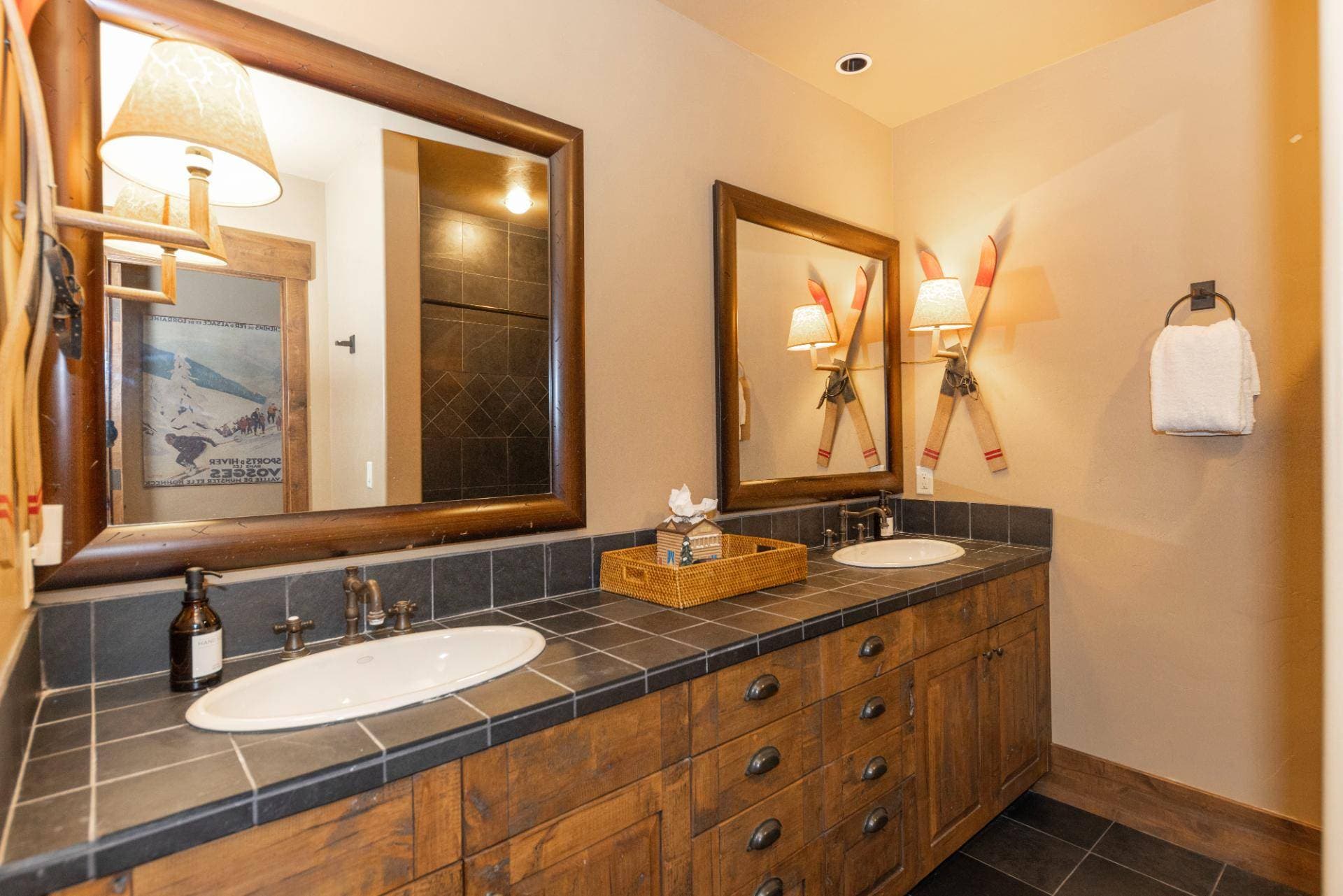 Lumber Jack Lodge - Image 30