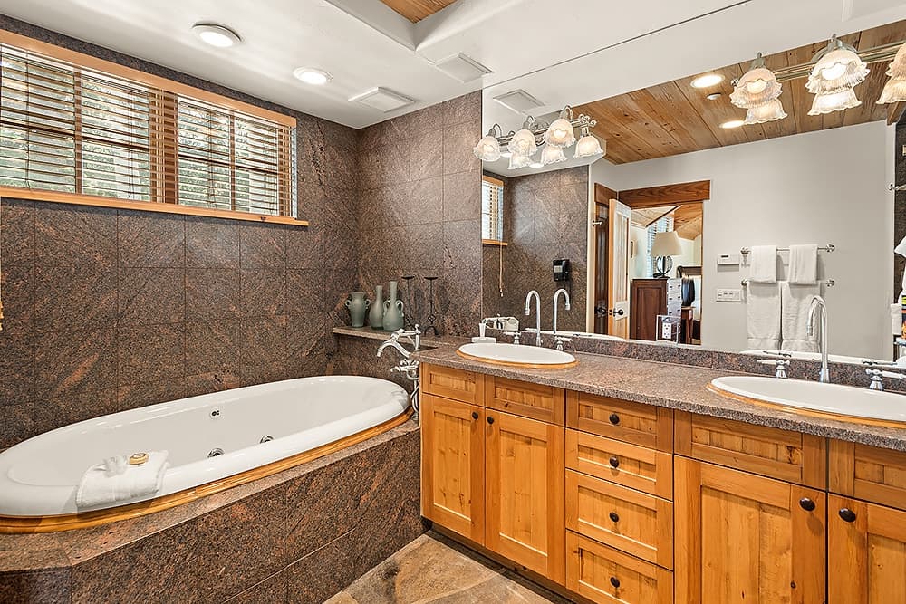 Park Avenue Residence #101 - Image 4