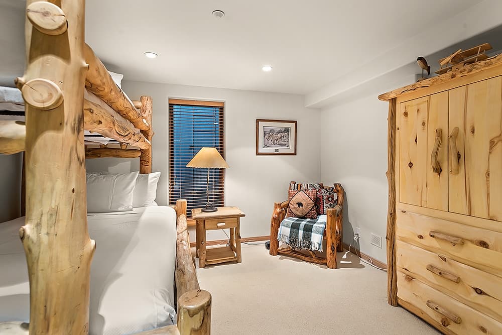 Park Avenue Residence #101 - Image 14