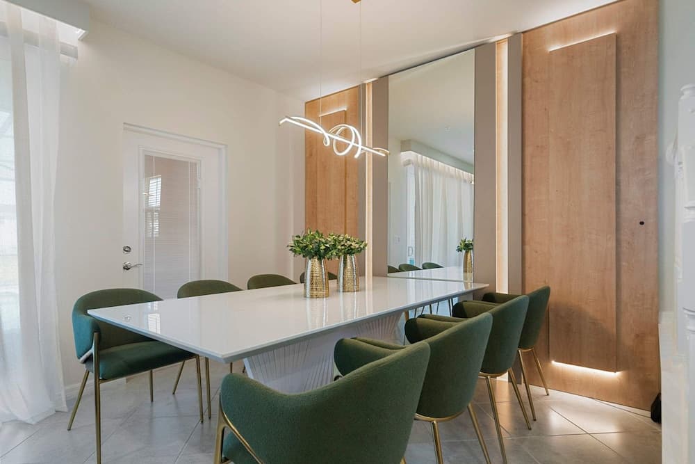 Blue Island Townhome - Image 4