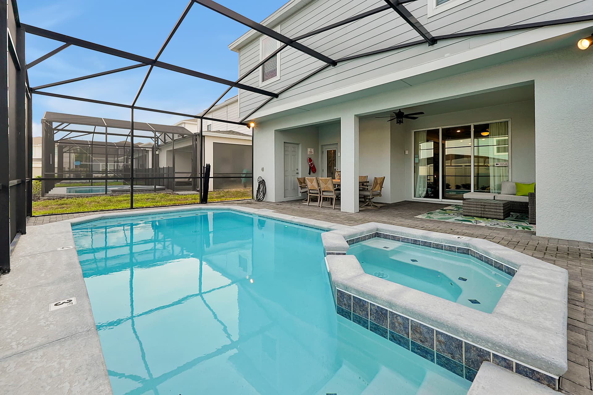 Aloha Windsor Dreams - Image 2