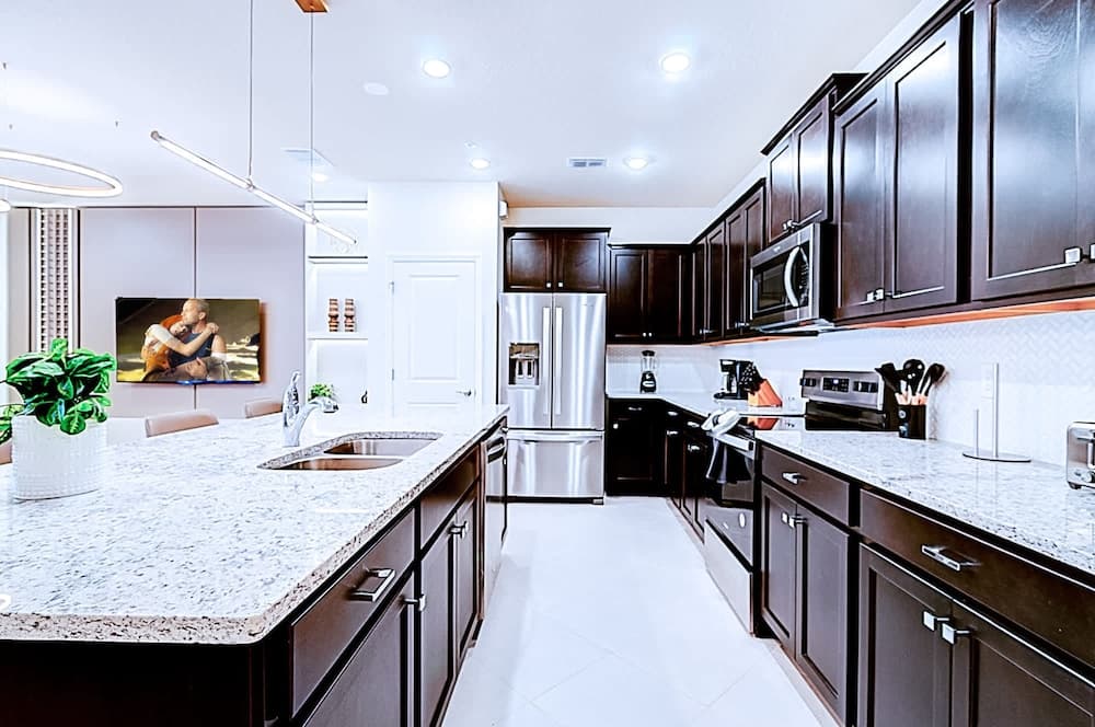 Fantastic Family #1177 - Image 5