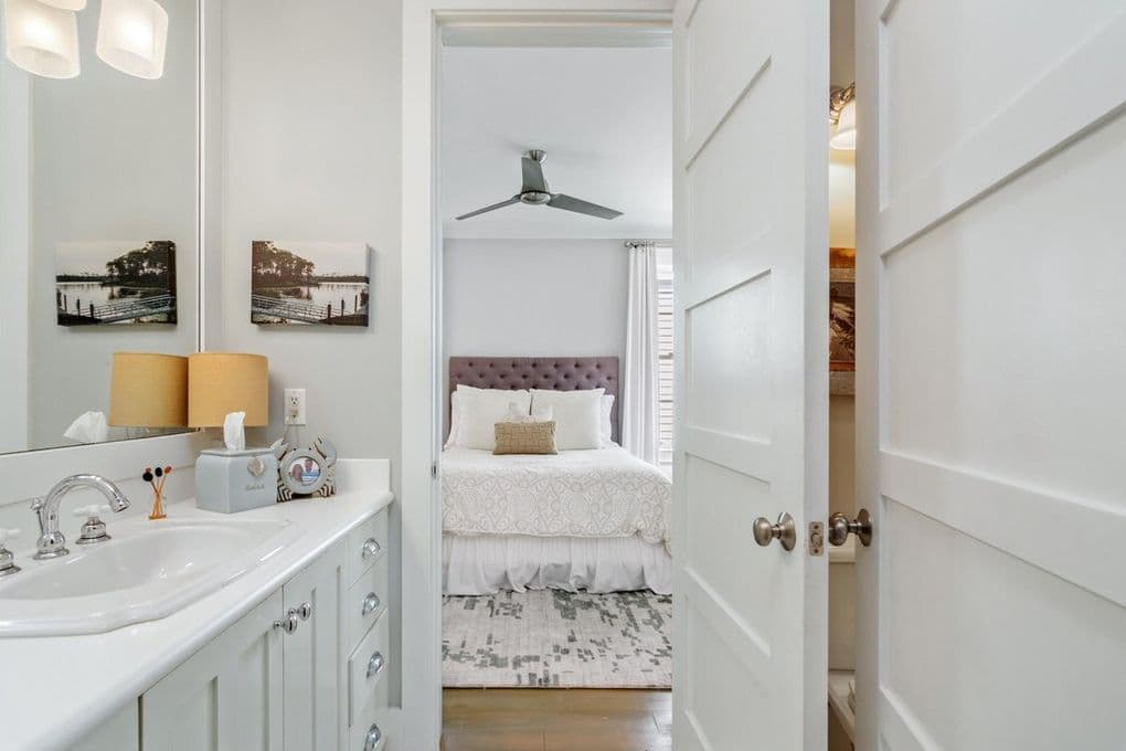 Western Lake House - Image 24